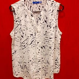 Apt 9 sleeveless blouse size large black and white print